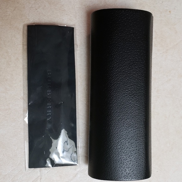 Burberry glasses case - Picture 2 of 3